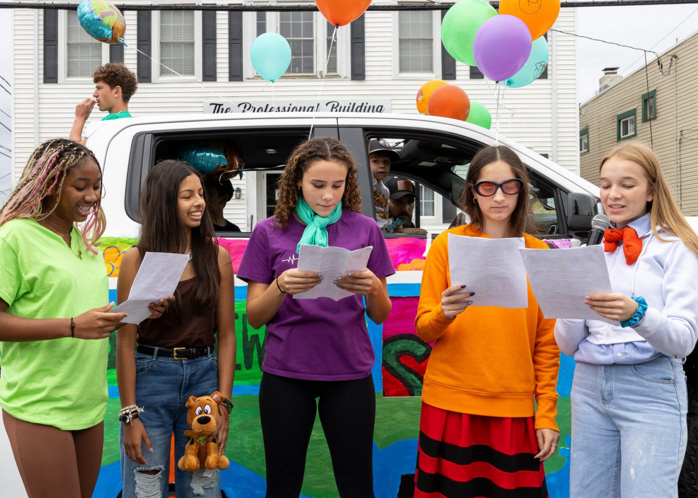 Sophomores put on a skit at the homecoming parade