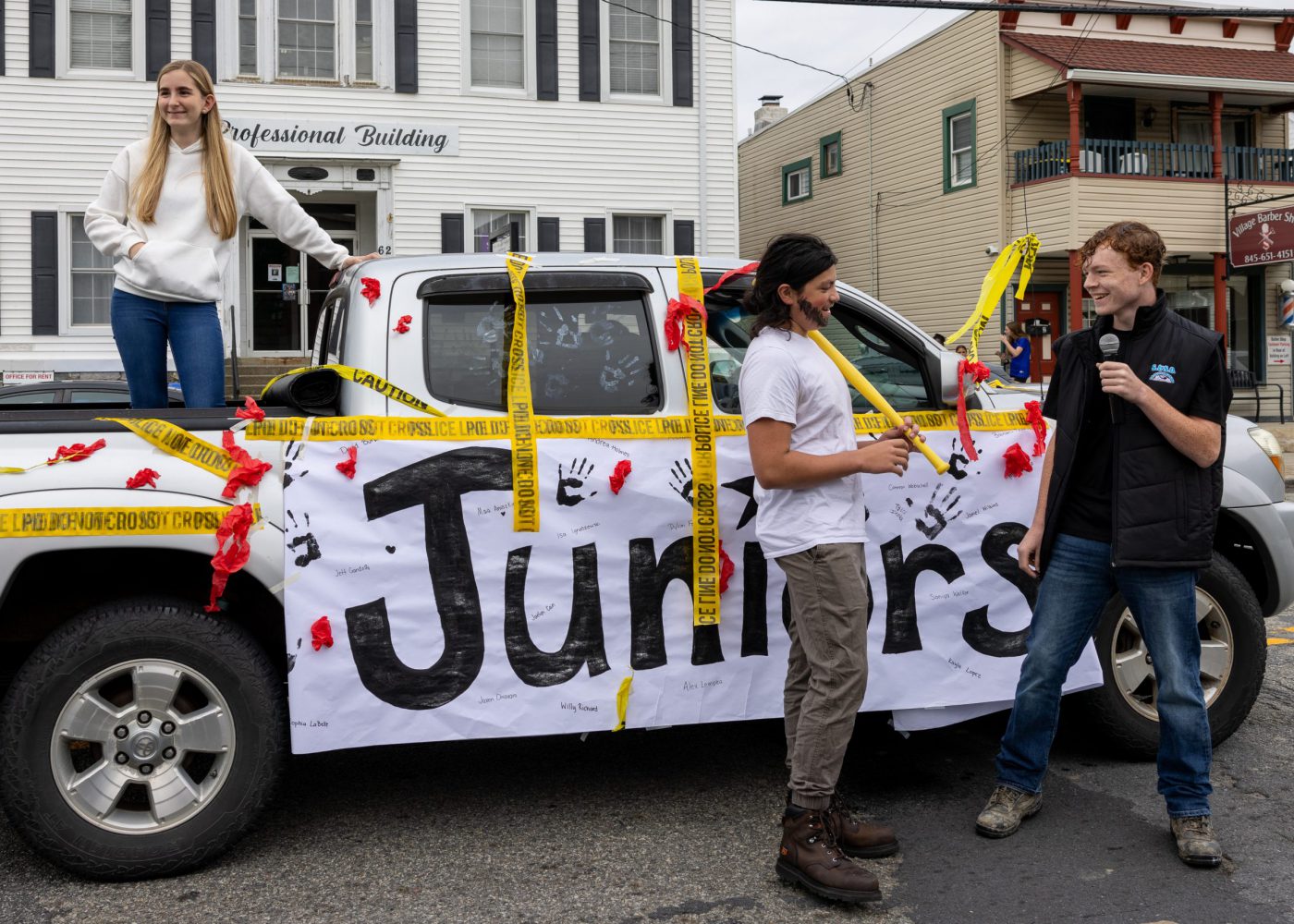 Juniors put on a skit at the homecoming parade