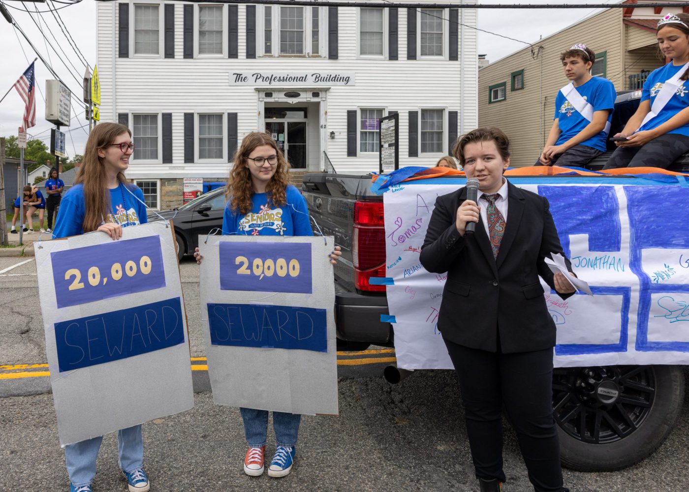 Seniors put on a skit at the homecoming parade